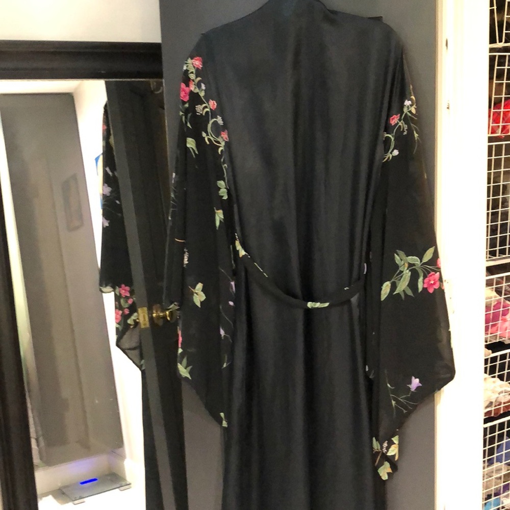 Vintage Victoria Secrets kimono style robe - Picture 3 of 10